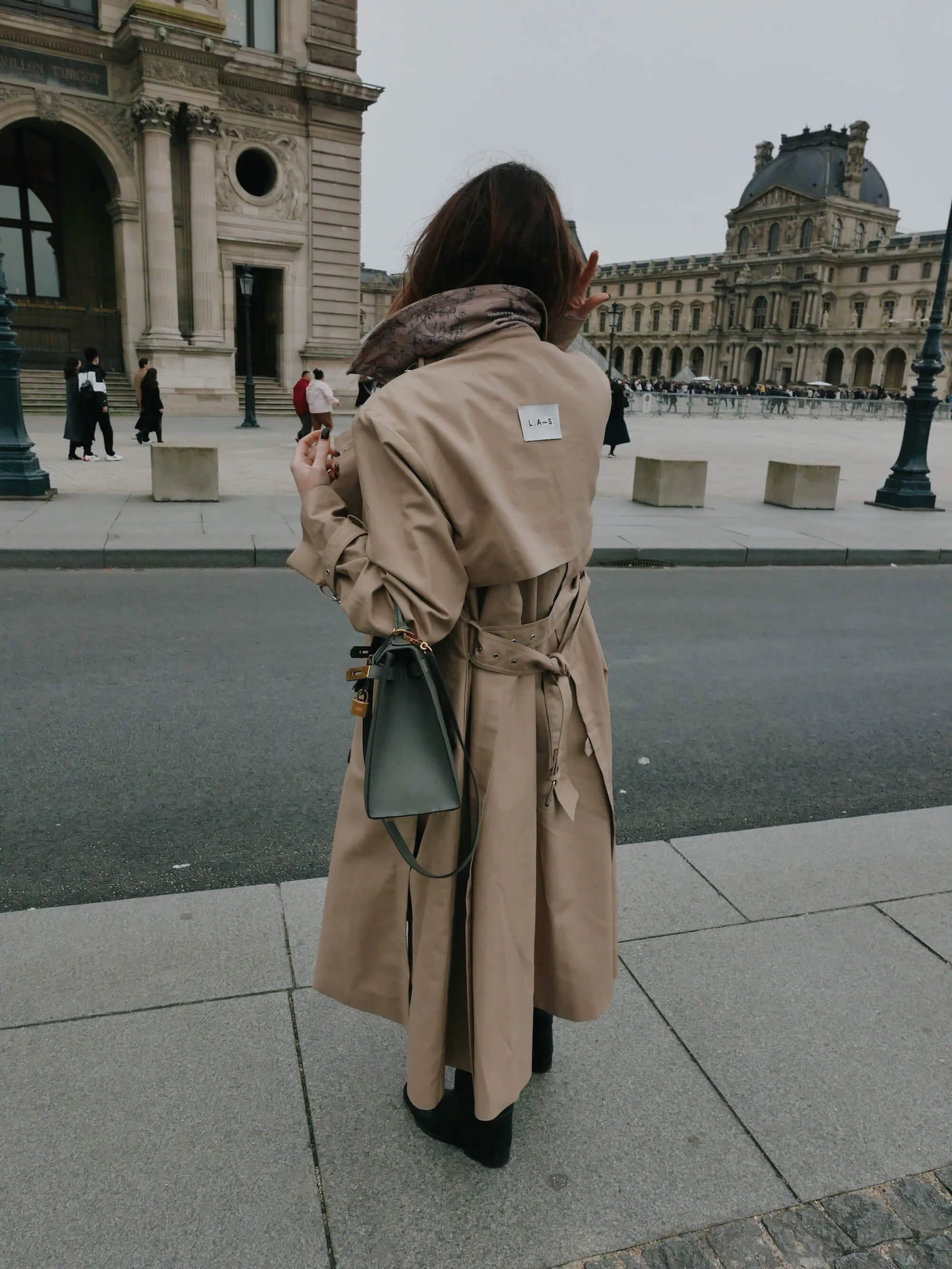 'VERSAILLES' SIGNATURE TRENCH COAT CAMEL - Image 6