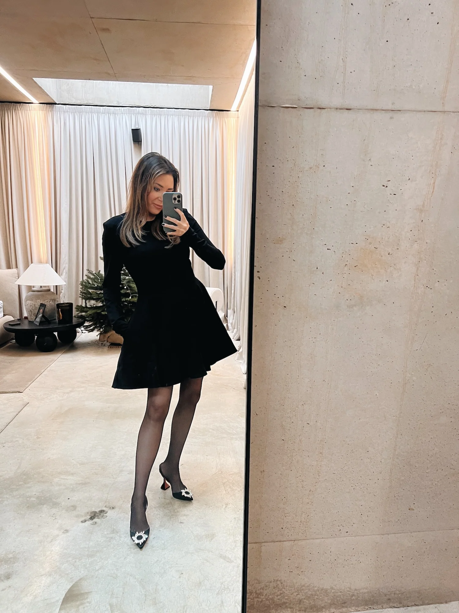 ‘ANTONIA’ LONG SLEEVE STRUCTURED SHOULDER MINI DRESS BLACK - Image 3