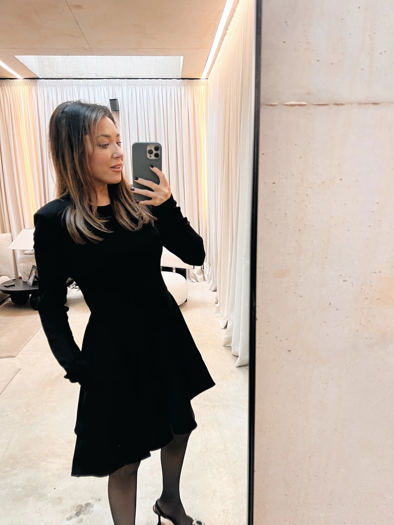 ‘ANTONIA’ LONG SLEEVE STRUCTURED SHOULDER MINI DRESS BLACK - Image 4