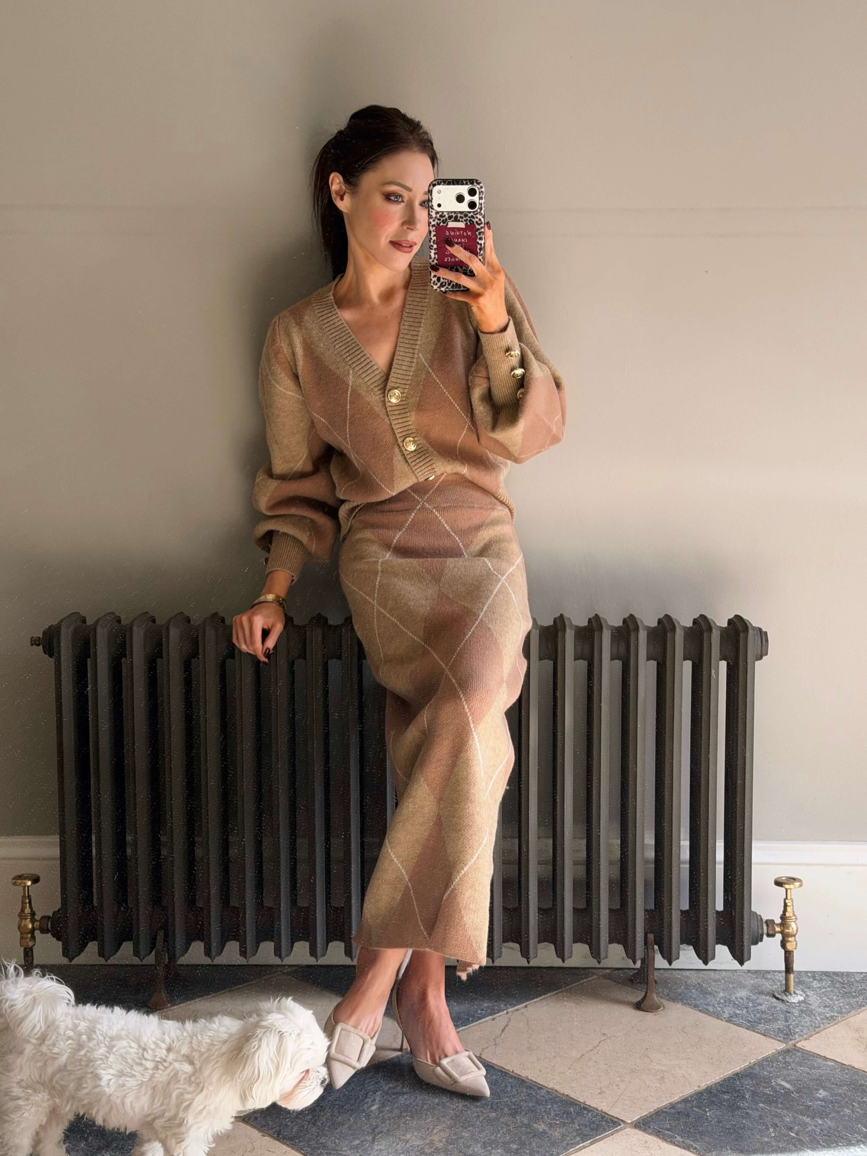 ‘PICTURE PERFECT’ ARGYLE DIAMOND KNIT COLUMN SKIRT CAMEL - Image 4