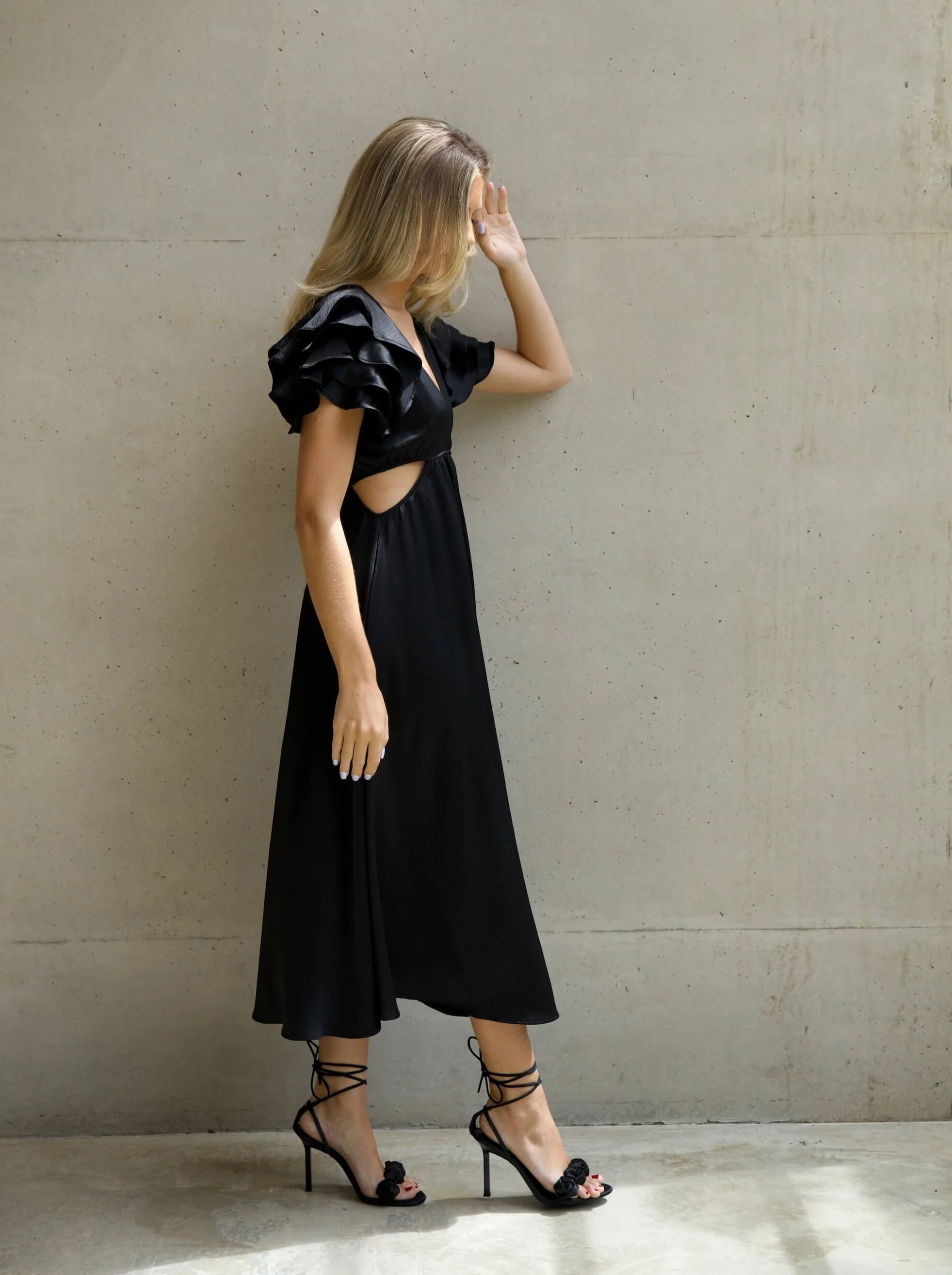 'EVANGELIA' RUFFLE SLEEVE CUT OUT MIDAXI DRESS BLACK - Image 3